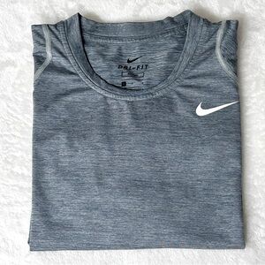 Men’s Nike Dri-FIT short sleeve fitness T-Shirt gray size Large back to …